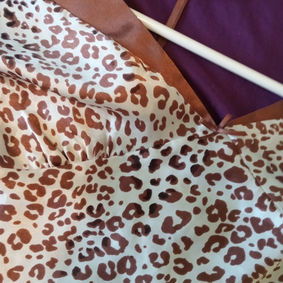 Silky leopard print negligee - Picture 3 of 4